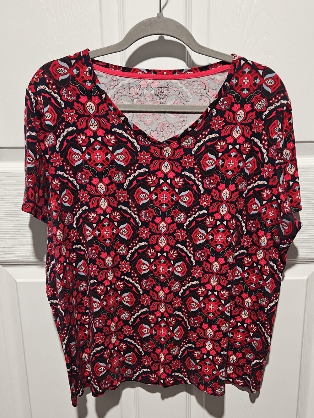 croft & barrow Red Floral-Pattern V-Neck Short Sleeve Tee